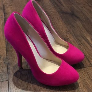 BRAND NEW Pink Pumps